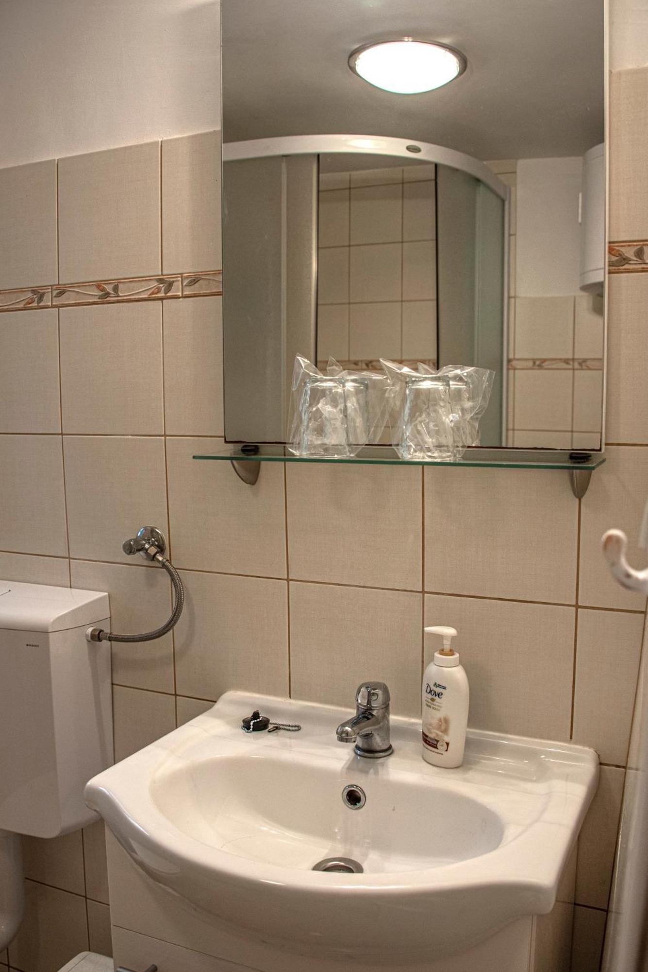 Apartman Nives Lubenice Luaran gambar