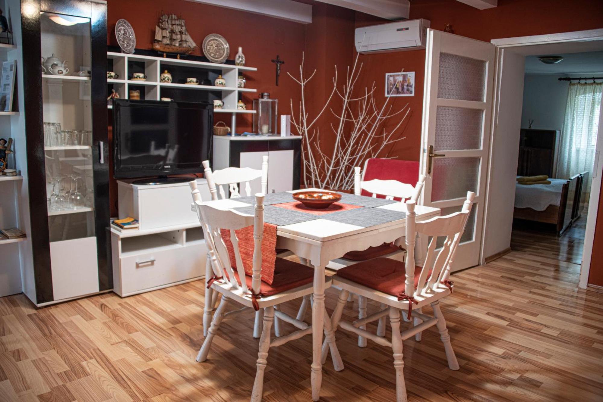 Apartman Nives Lubenice Luaran gambar