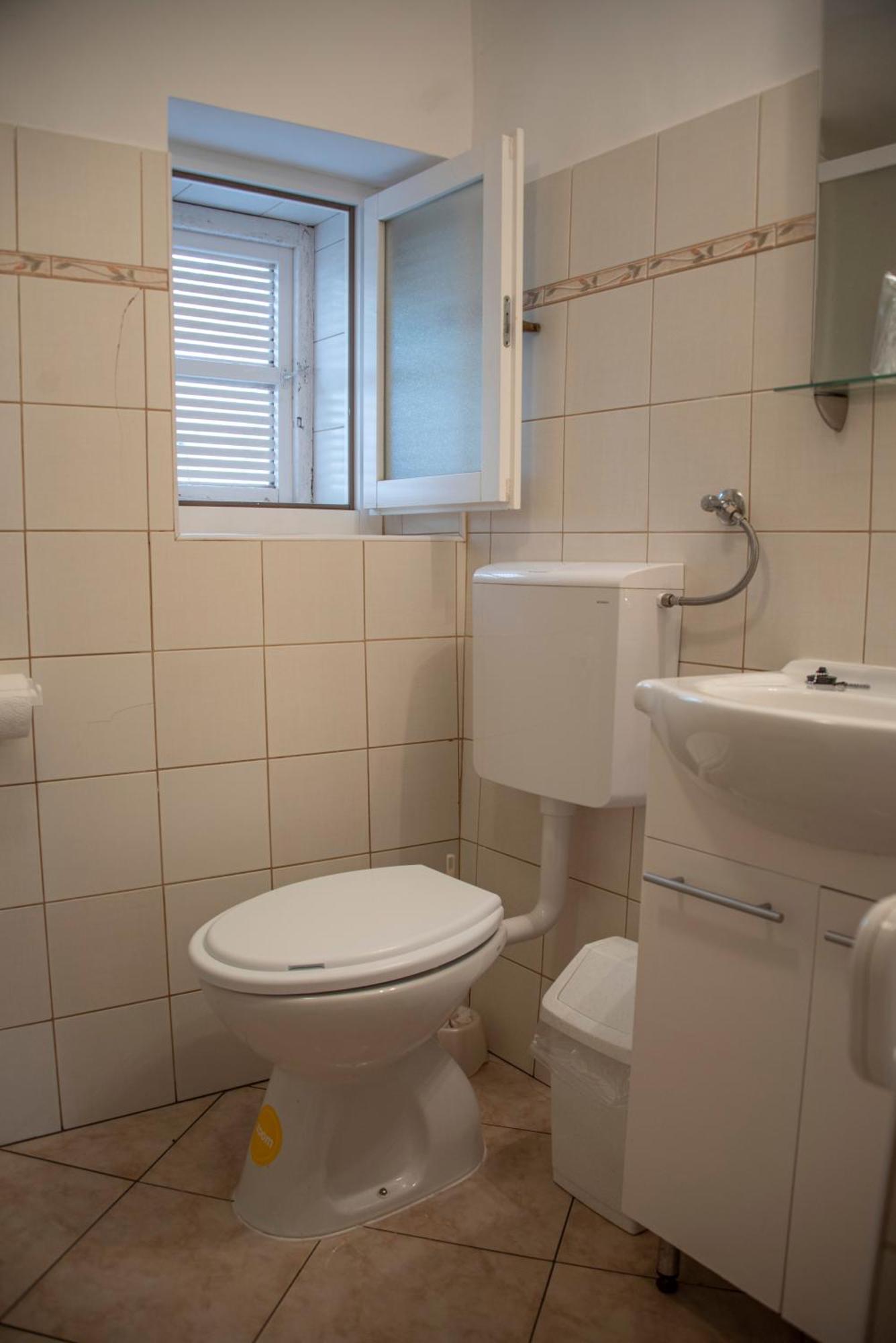 Apartman Nives Lubenice Luaran gambar