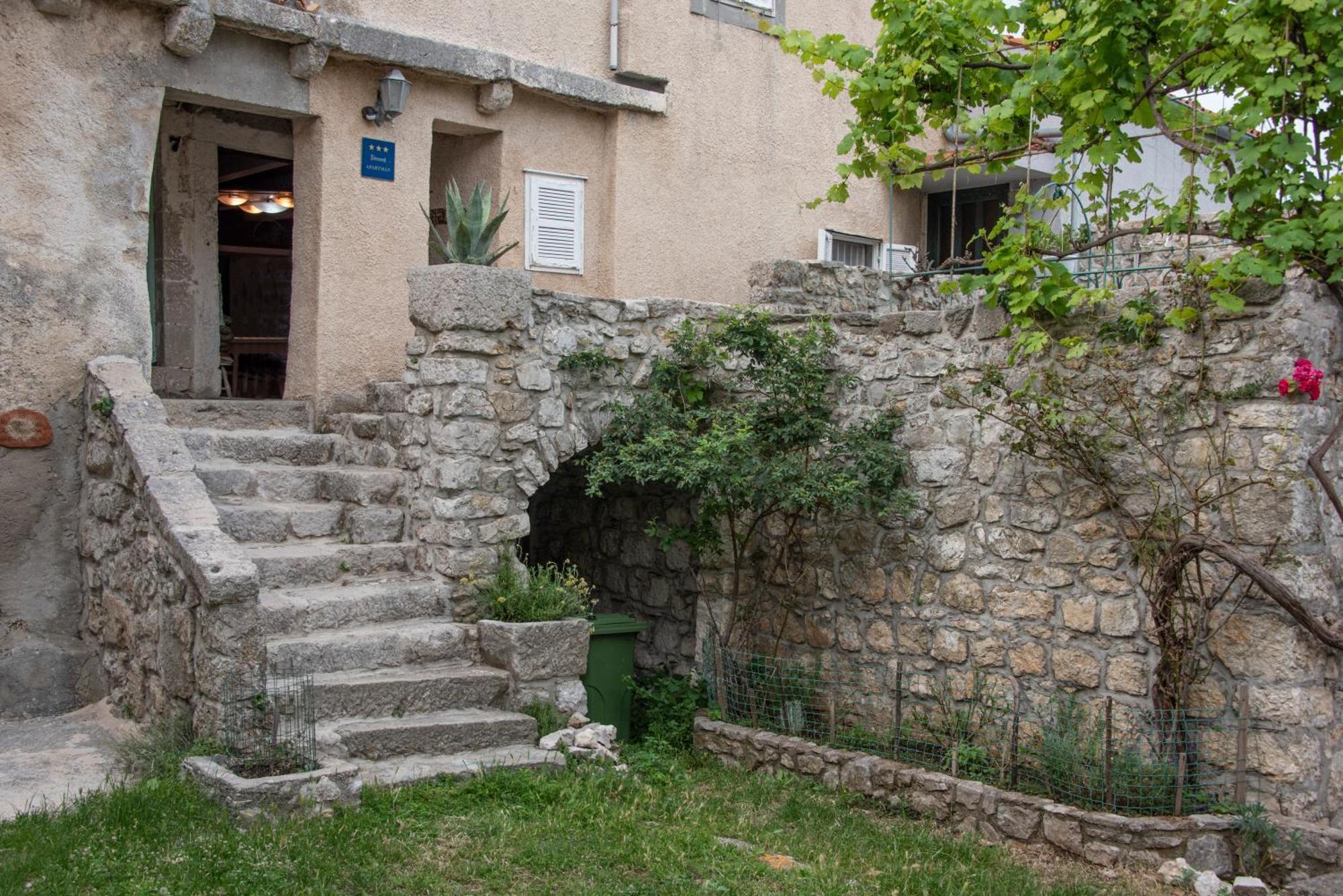 Apartman Nives Lubenice Luaran gambar